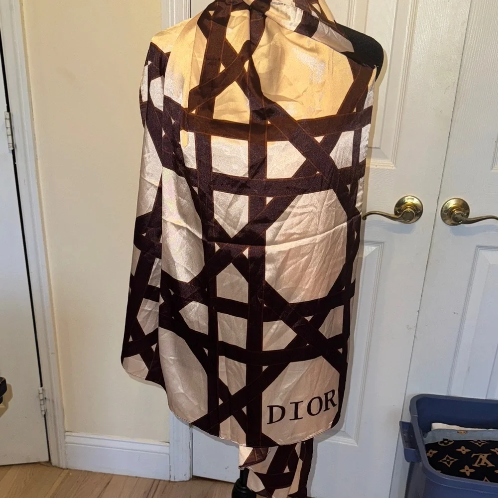 Brown and Cream Scarf - Picture 2 of 11